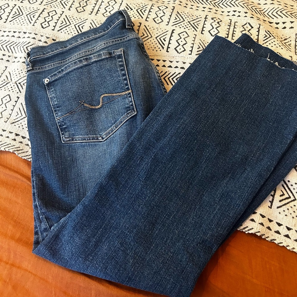 NWOT 7 For All Mankind Original Bootcut Raw Hem Jeans. Women’s 32